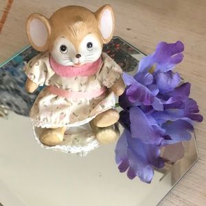 Mrs Mouse. Ceramic shelf sitter by Homeco